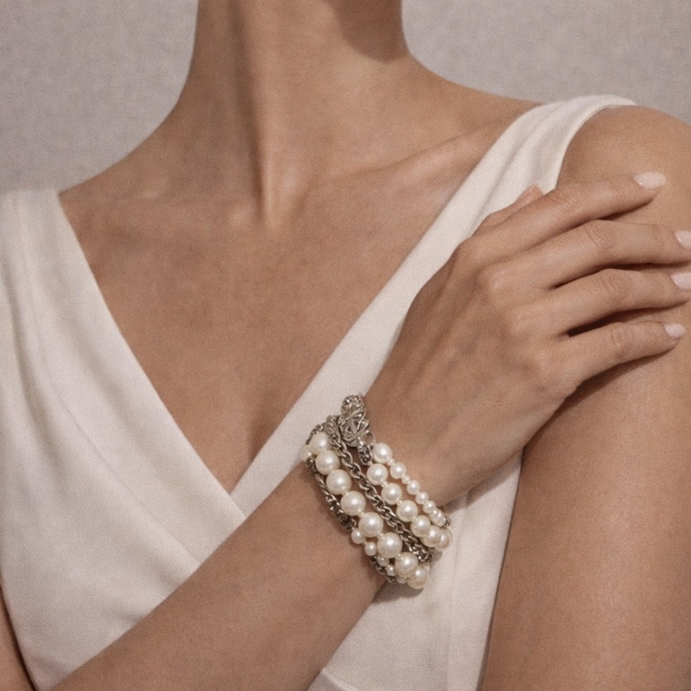 Elegant Pearl and Silver Bracelet